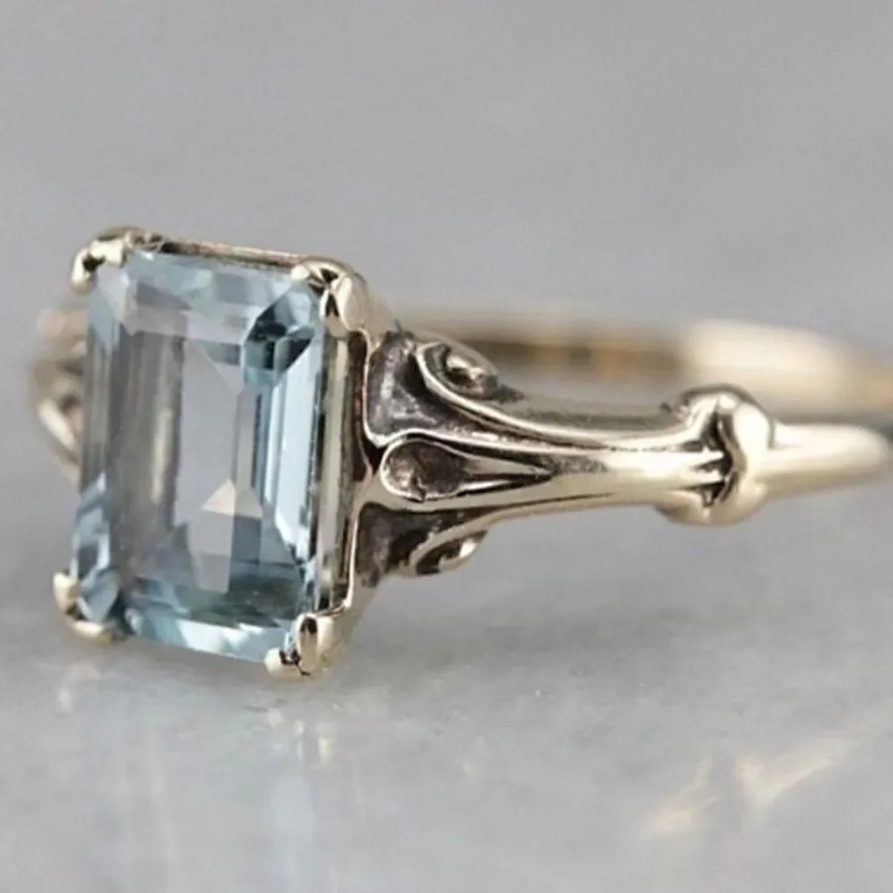🩵 Antique stunning light blue sparkling ring 🩵